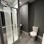 Twelve - Boutique -galway Centre -6 Bed En-suite - Free Parking * Galway