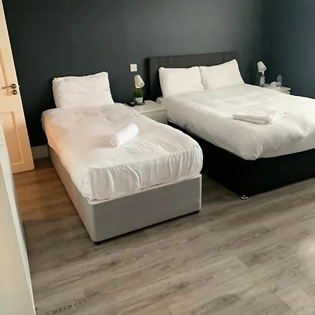 בית נופש Twelve - Boutique -galway Centre -6 Bed En-suite - Free Parking