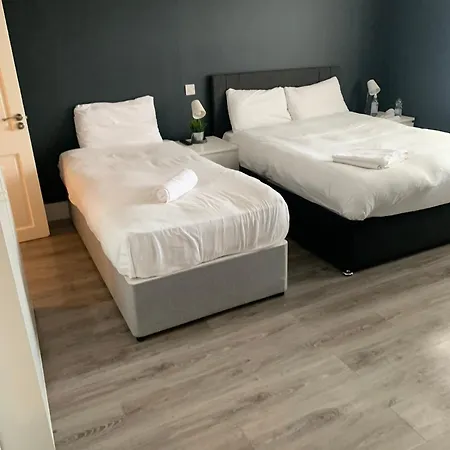 Twelve - Boutique -galway Centre -6 Bed En-suite - Free Parking גלוואיי