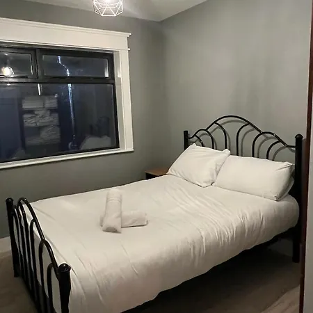 Twelve - Boutique -galway Centre -6 Bed En-suite - Free Parking גלוואיי
