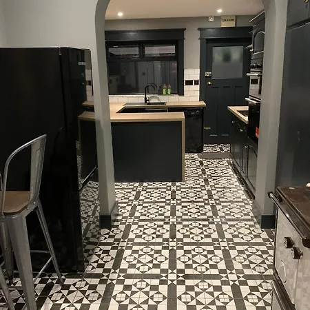 Twelve - Boutique -galway Centre -6 Bed En-suite - Free Parking גלוואיי