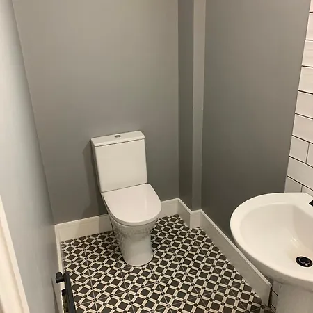 בית נופש Twelve - Boutique -galway Centre -6 Bed En-suite - Free Parking *
