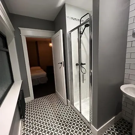 Twelve - Boutique -galway Centre -6 Bed En-suite - Free Parking Casa de Férias