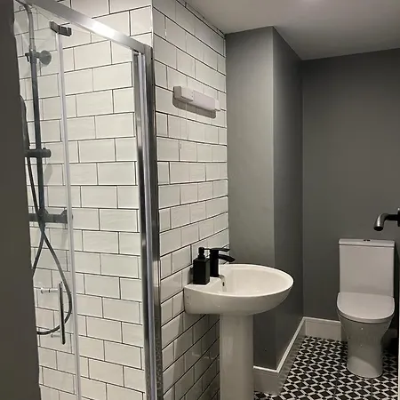 Twelve - Boutique -galway Centre -6 Bed En-suite - Free Parking *