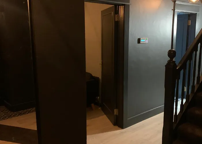 Twelve - Boutique -galway Centre -6 Bed En-suite - Free Parking Feriehus